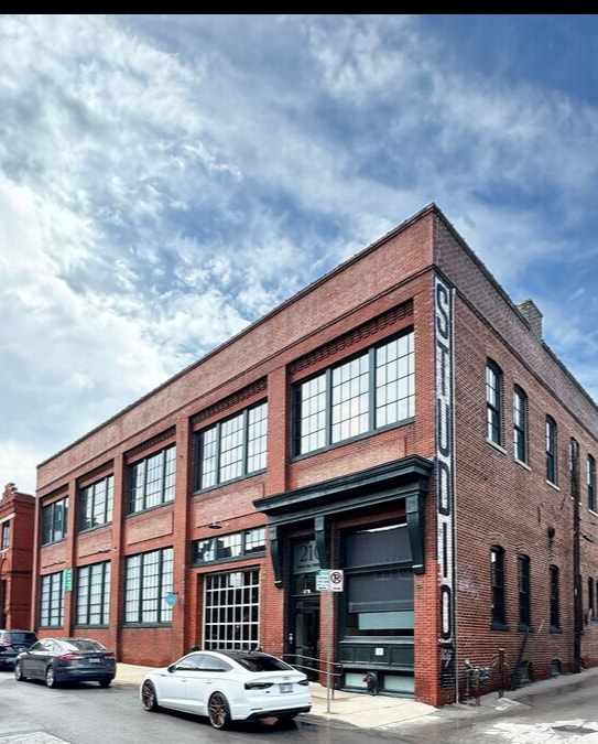210 W 19th Ter, Kansas City, MO for lease Primary Photo- Image 1 of 34
