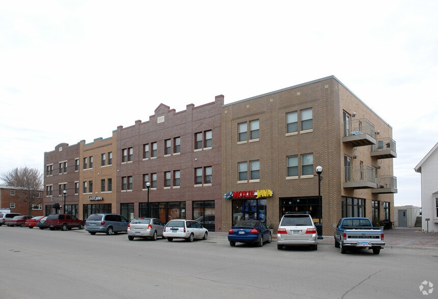 121 4th St S, Moorhead, MN à louer - Photo du bâtiment - Image 2 de 27