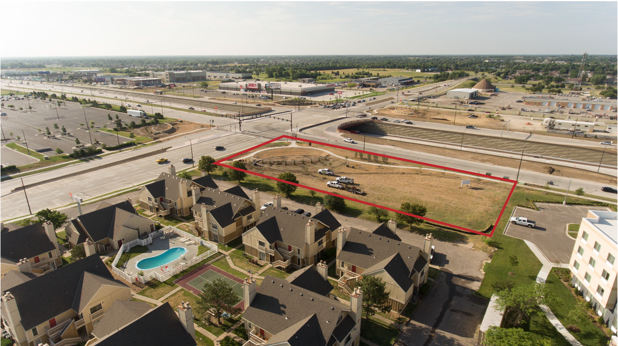 465 S Webb Rd, Wichita, KS à louer Photo principale- Image 1 de 4