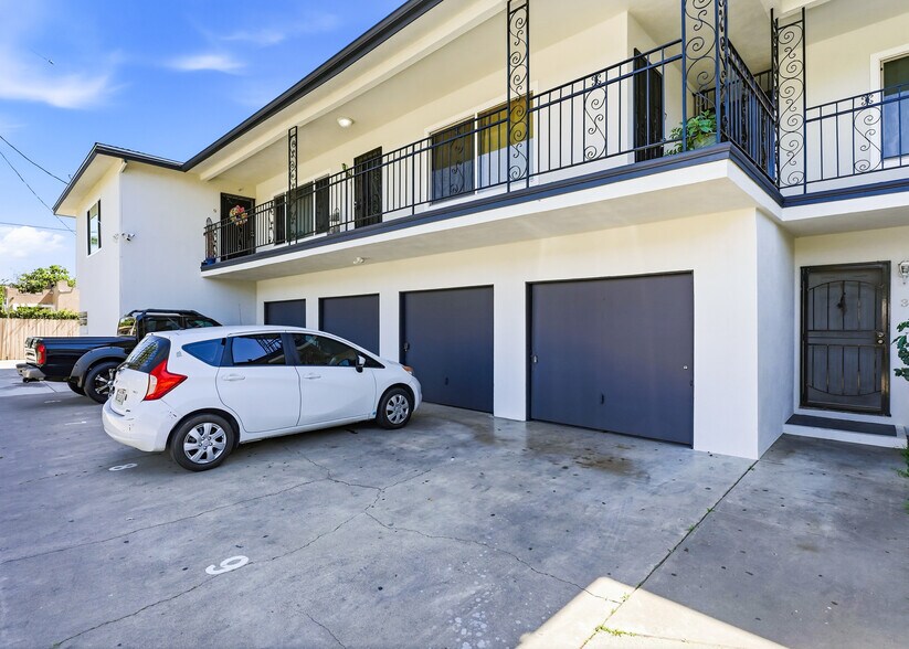 1027 N Parton St, Santa Ana, CA à vendre - Photo du bâtiment - Image 3 de 7