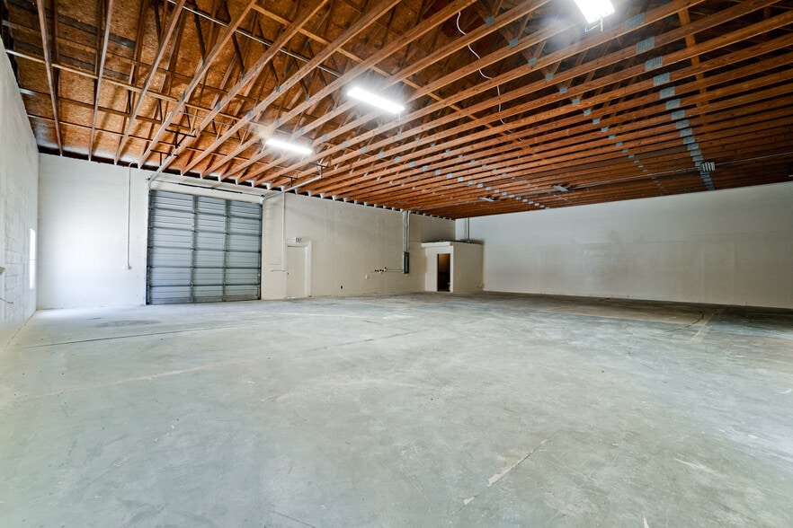 722 17th St E, Palmetto, FL for lease - Building Photo - Image 2 of 15