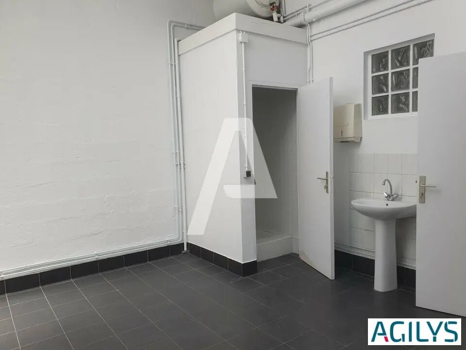 Flex in Morangis for lease Interior Photo- Image 1 of 7