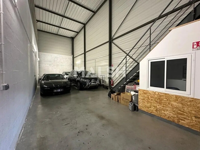 Flex in Limas for lease - Interior Photo - Image 2 of 10