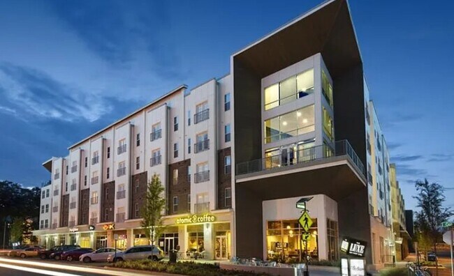 Plus de détails pour 1600 W Call St, Tallahassee, FL - Commerce de détail à louer