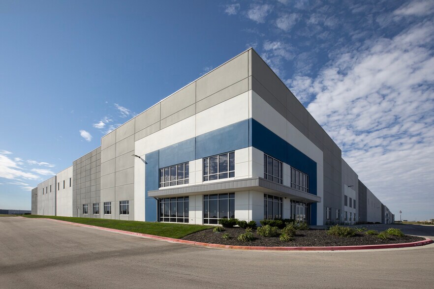 16105 John Glenn Pky, New Century, KS for lease - Building Photo - Image 2 of 3