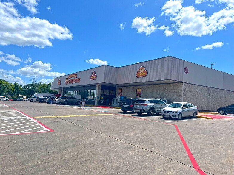 6800 Berkman Dr, Austin, TX for lease - Building Photo - Image 1 of 1