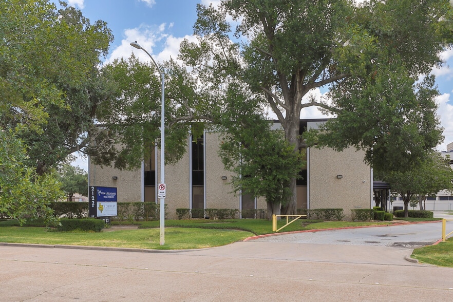 2122 E Governors Cir, Houston, TX à vendre - Photo du bâtiment - Image 3 de 14