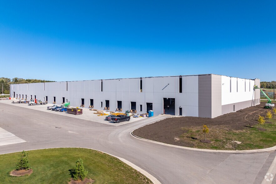 4300 Carly Ave, Caledonia, WI à louer - Photo du bâtiment - Image 2 de 5