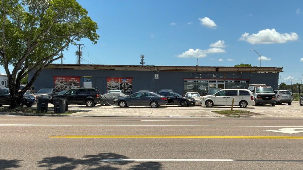 3105 Fowler St, Fort Myers, FL for sale - Building Photo - Image 1 of 3