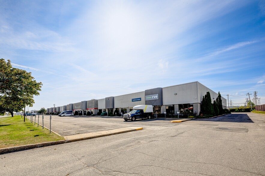 3420-3480 Boul Industriel, Laval, QC for lease - Building Photo - Image 3 of 18