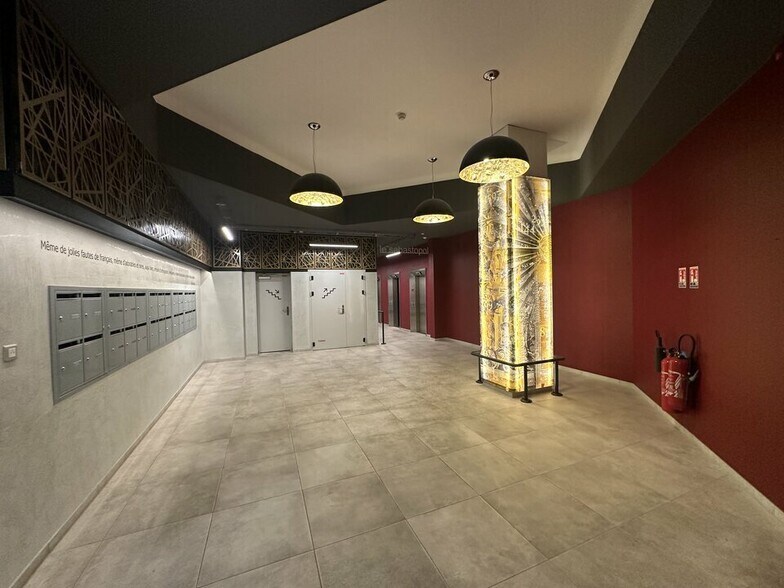 Office in Strasbourg for lease - Lobby - Image 2 of 9