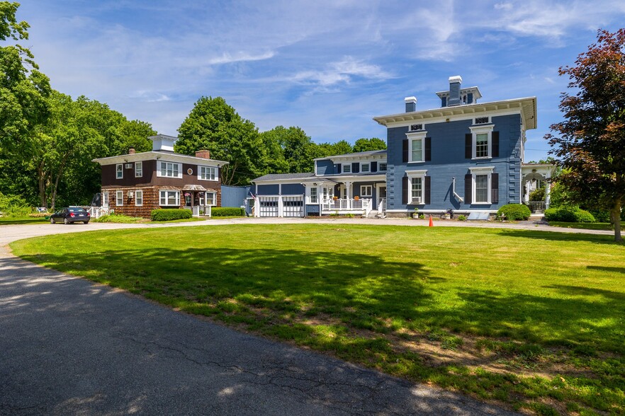 241 Main St, Oxford, MA à vendre - Photo principale - Image 1 de 1