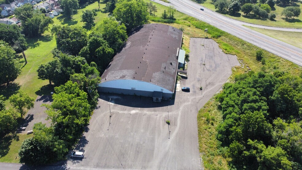 5 Elmwood Rd, Menands, NY à vendre - Photo du bâtiment - Image 3 de 12