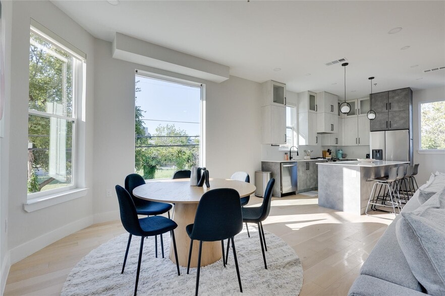 1512 Seegar St, Dallas, TX à vendre - Photo intérieure - Image 3 de 25