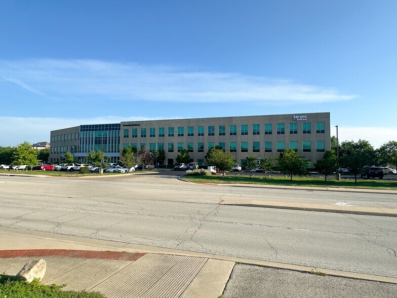 1320 City Center Dr, Carmel, IN à louer - Photo du bâtiment - Image 2 de 26