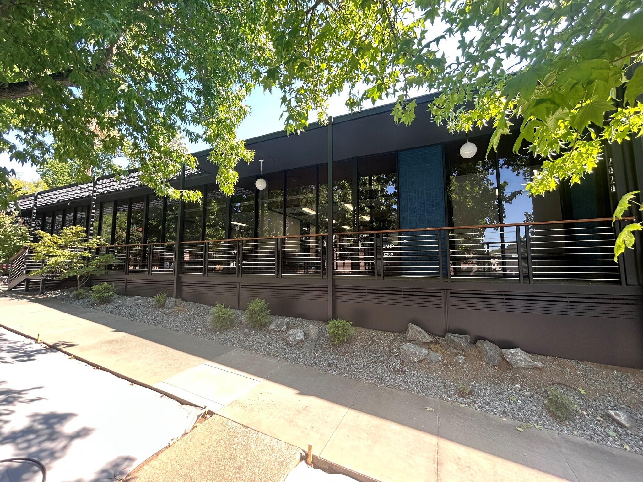 2020 V St, Sacramento, CA à louer Photo du bâtiment- Image 1 de 6