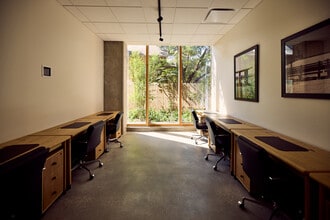 1515 E Cesar Chavez St, Austin, TX for lease Interior Photo- Image 2 of 2