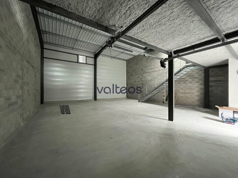 Flex in Cugnaux for lease - Building Photo - Image 2 of 6