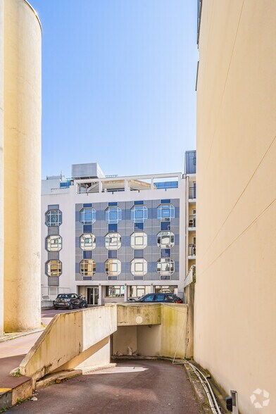 34 Rue Jean Jaurès, Puteaux à louer - Photo du bâtiment - Image 3 de 3