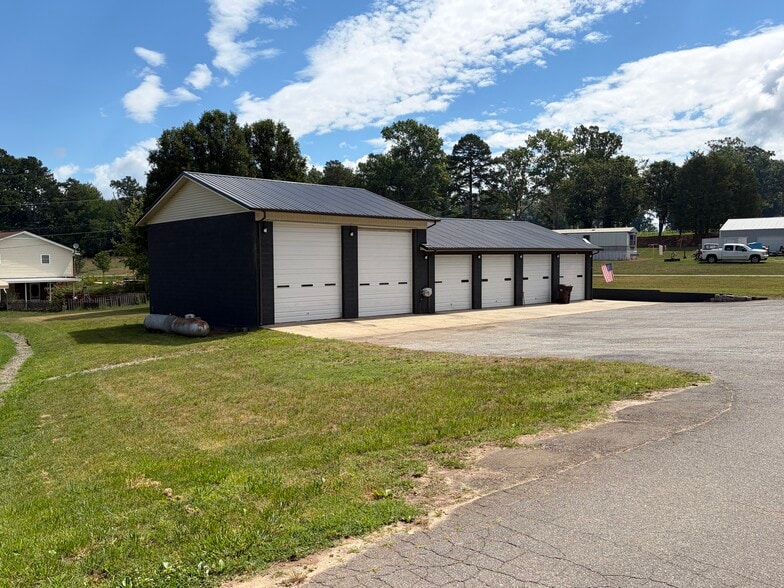 8587 Sparrow Trl, Connelly Springs, NC à vendre - Photo du bâtiment - Image 3 de 18