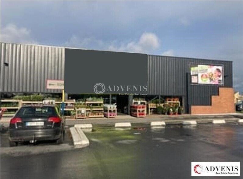 Retail in Sin-le-Noble for lease - Building Photo - Image 1 of 1