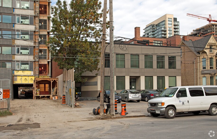 380 Wellington St W, Toronto, ON à louer - Photo du bâtiment - Image 2 de 2
