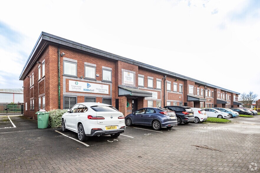 Ashburton Rd W, Manchester à louer - Photo du bâtiment - Image 3 de 3