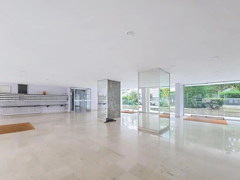 Office in Paris for sale - Interior Photo - Image 3 of 12