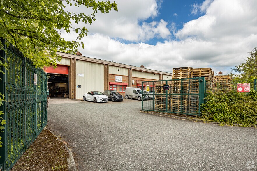 4 Fourmarts Rd, Wigan à louer - Photo principale - Image 1 de 2