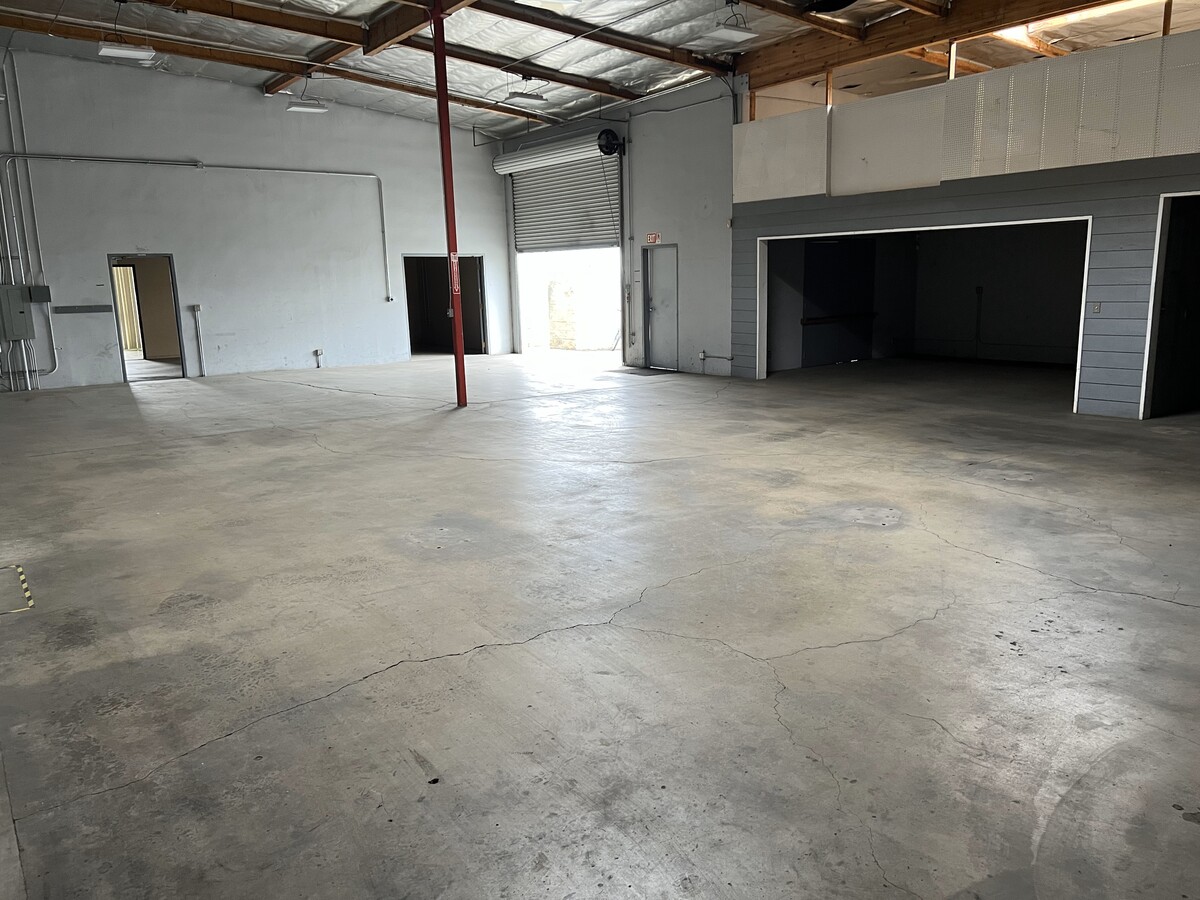 570 Central Ave, Lake Elsinore, CA 92530 - Unit F -  - Interior Photo - Image 1 of 7