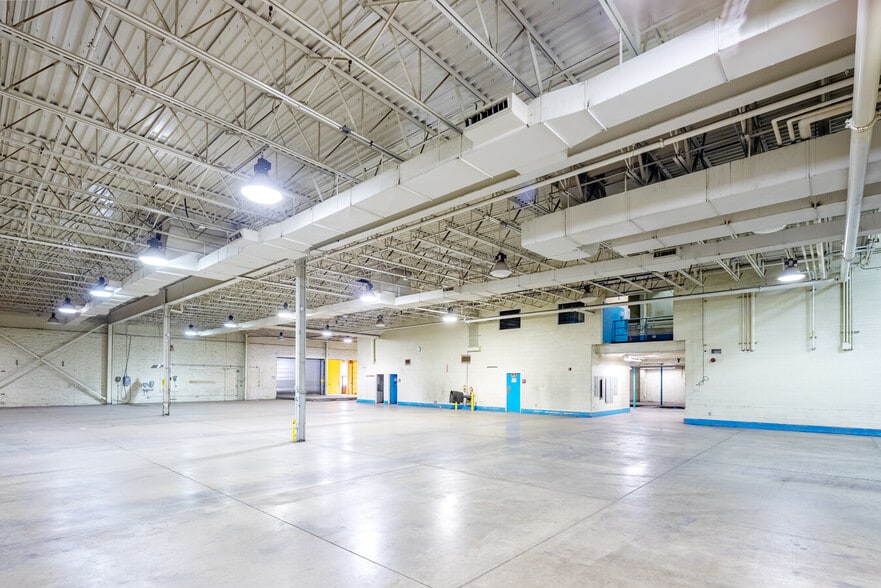 7085 Mentor Ave, Willoughby, OH for lease - Interior Photo - Image 1 of 4