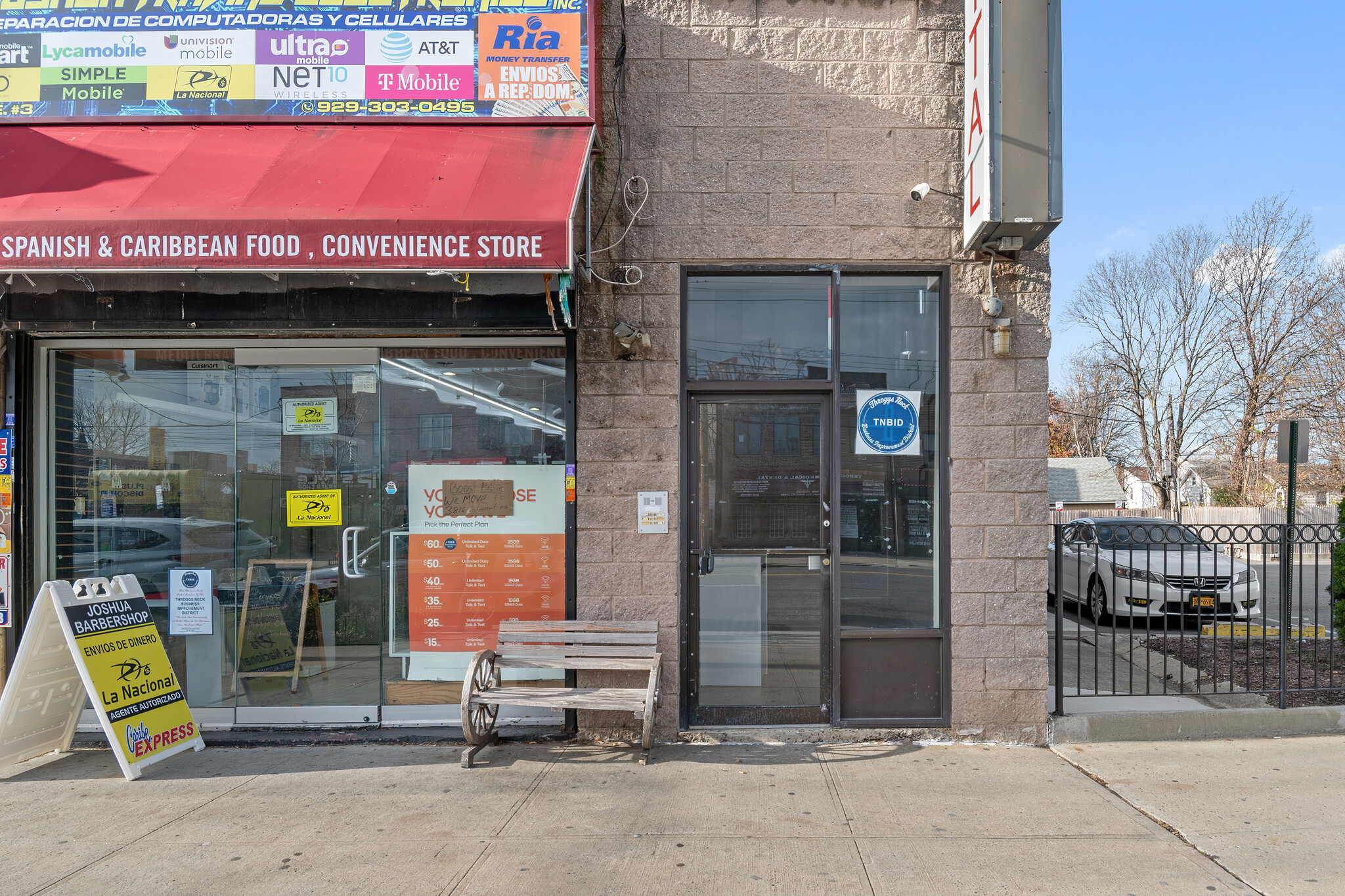 3800 E Tremont Ave, Bronx, NY à louer Photo du bâtiment- Image 1 de 3