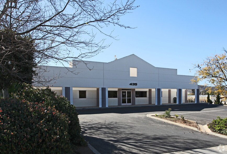 435 Carmel St, San Marcos, CA à vendre - Photo du bâtiment - Image 1 de 5