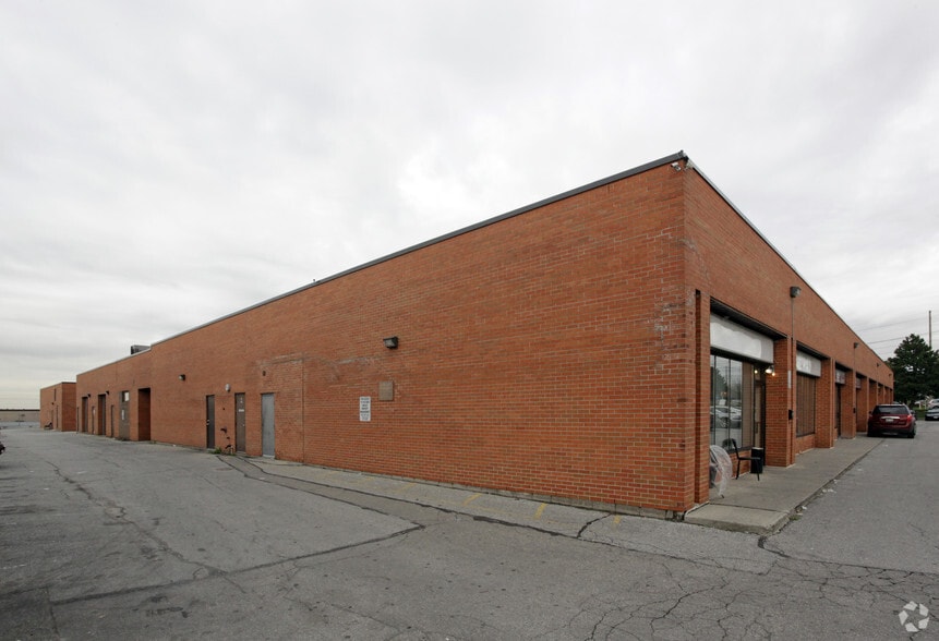 4801 Steeles Ave W, Toronto, ON à vendre - Photo du bâtiment - Image 2 de 5