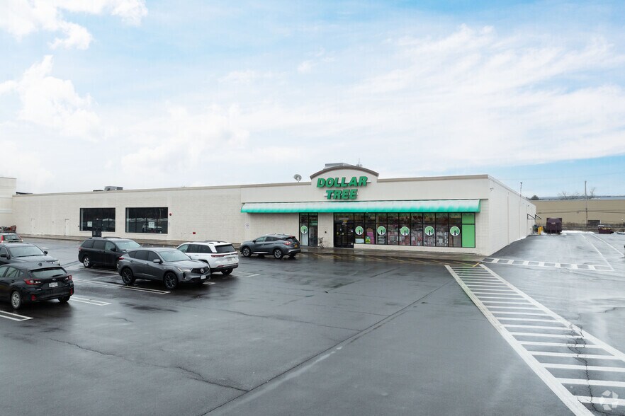 1355-1379 Ulster Ave, Kingston, NY à louer - Photo du bâtiment - Image 3 de 8