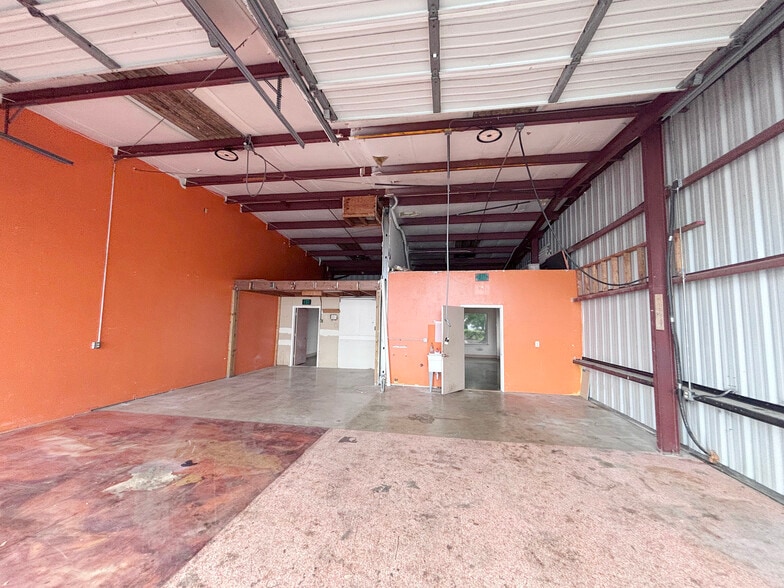 1956 SW South Macedo Blvd, Port Saint Lucie, FL for lease - Building Photo - Image 3 of 23
