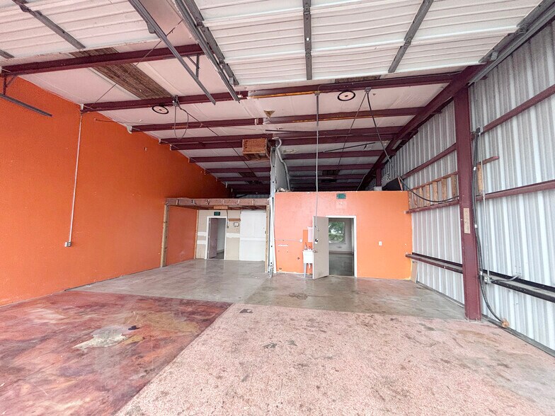 1956 SW South Macedo Blvd, Port Saint Lucie, FL à louer - Photo du bâtiment - Image 3 de 23