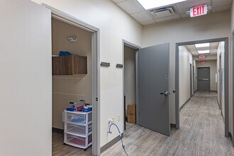 215 E Springbrook Dr, Johnson City, TN for lease Interior Photo- Image 2 of 10