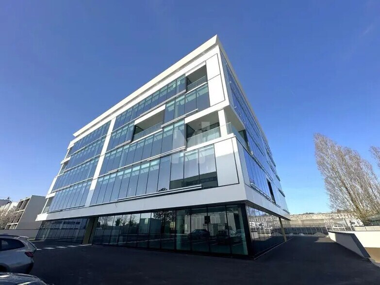 Office in Évry-Courcouronnes for lease - Building Photo - Image 3 of 17