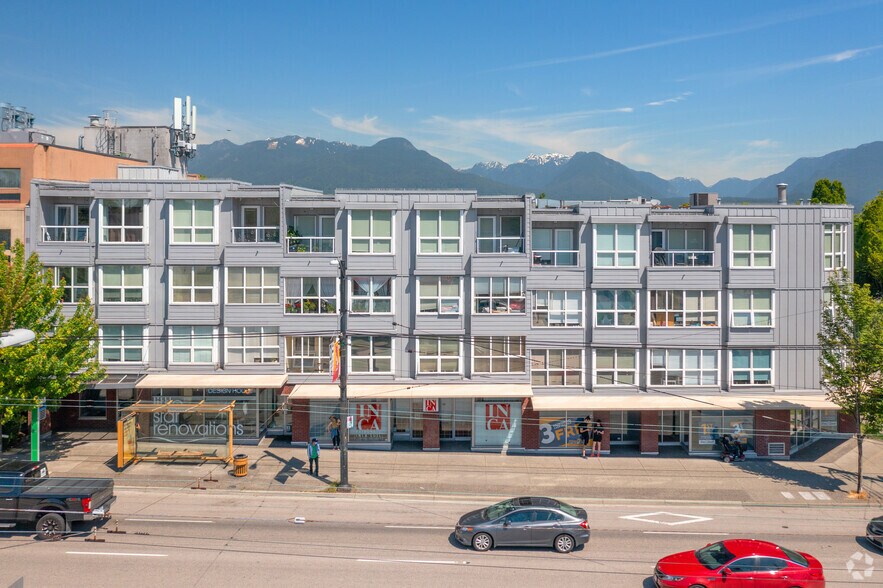 2891-2893 Hastings St E, Vancouver, BC à louer - Photo du bâtiment - Image 2 de 4