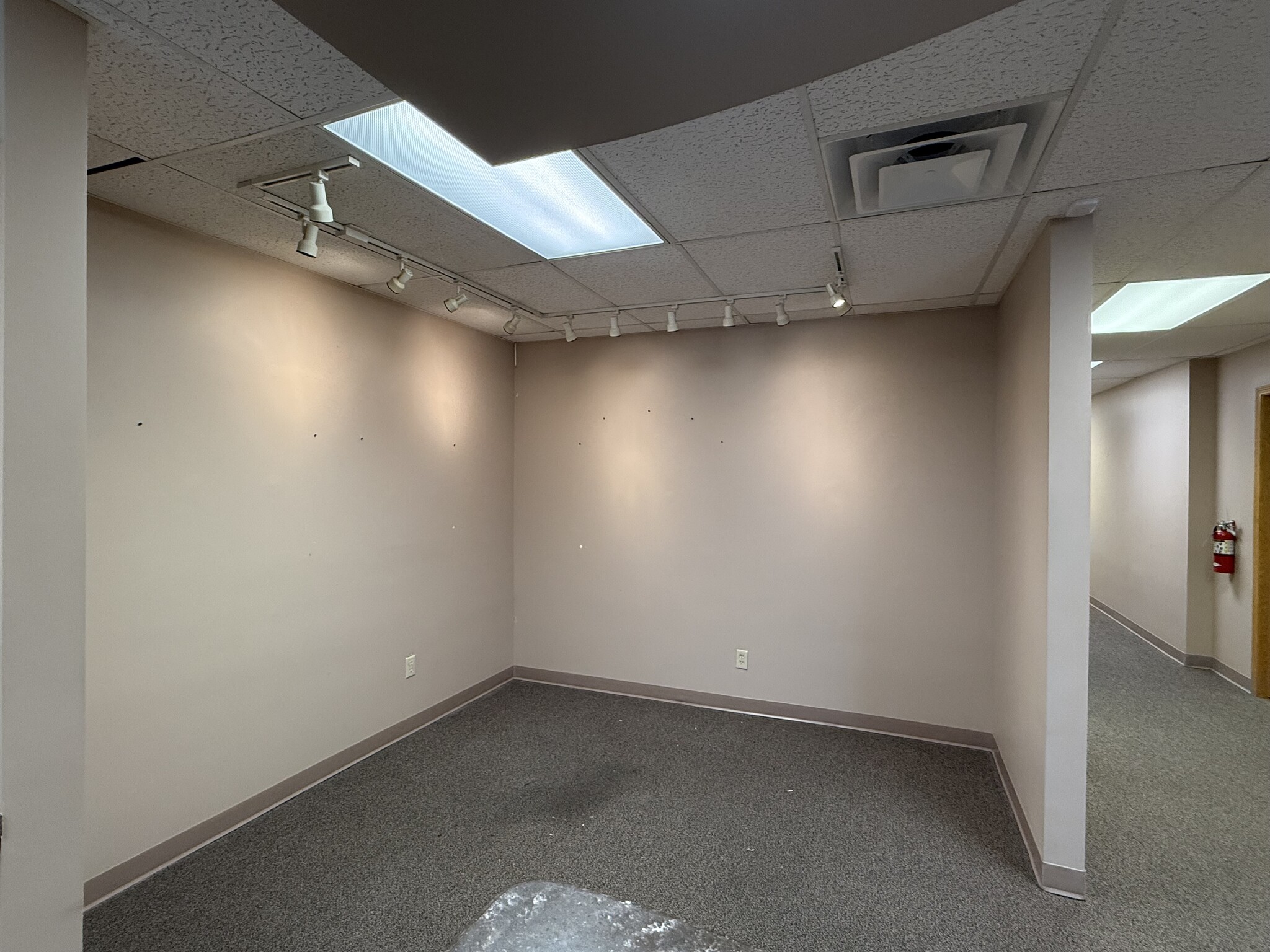 2312 S Meridian St, Wichita, KS for lease Interior Photo- Image 1 of 12