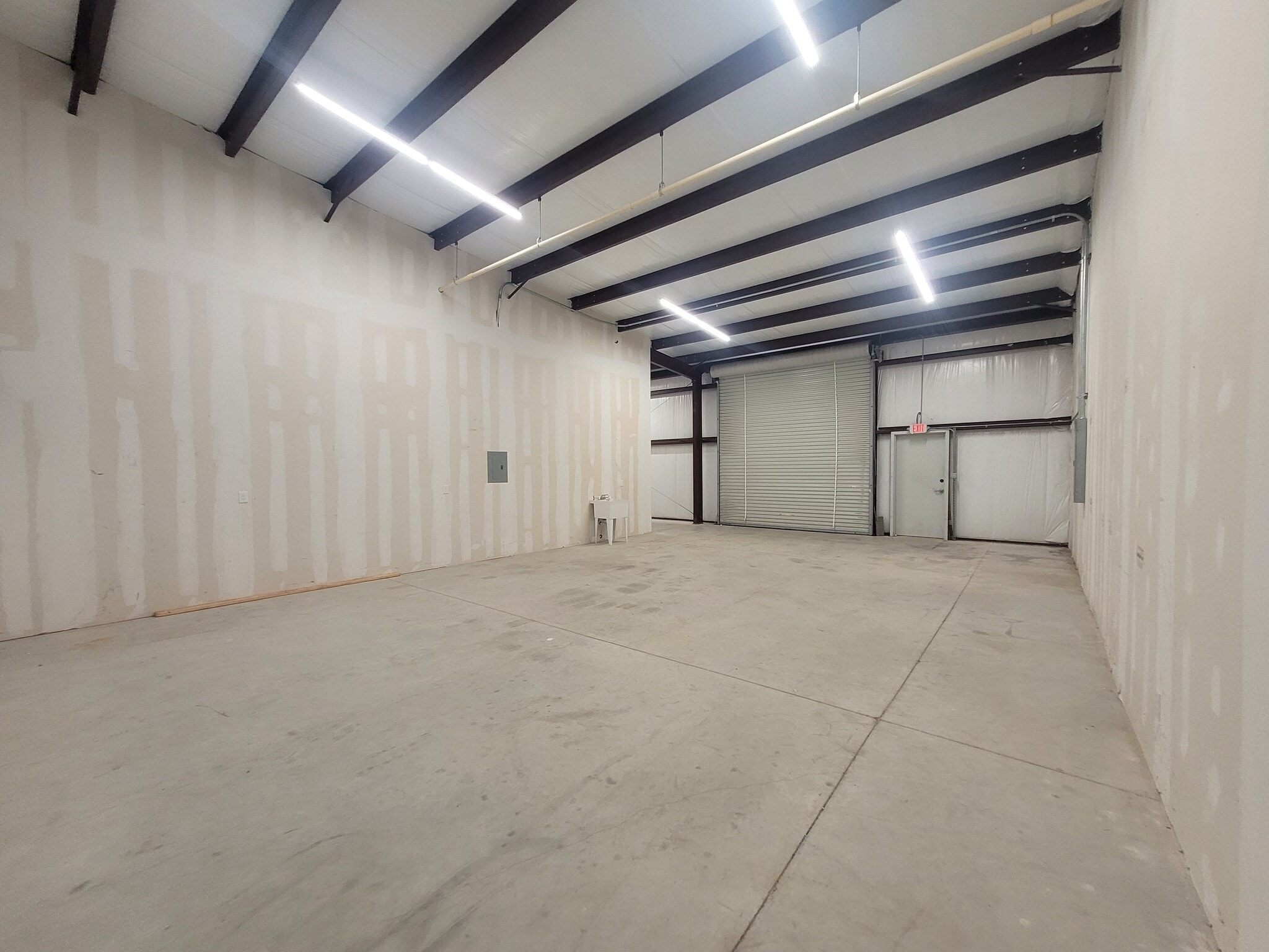 1913 Post Rd, New Braunfels, TX for lease Interior Photo- Image 1 of 9