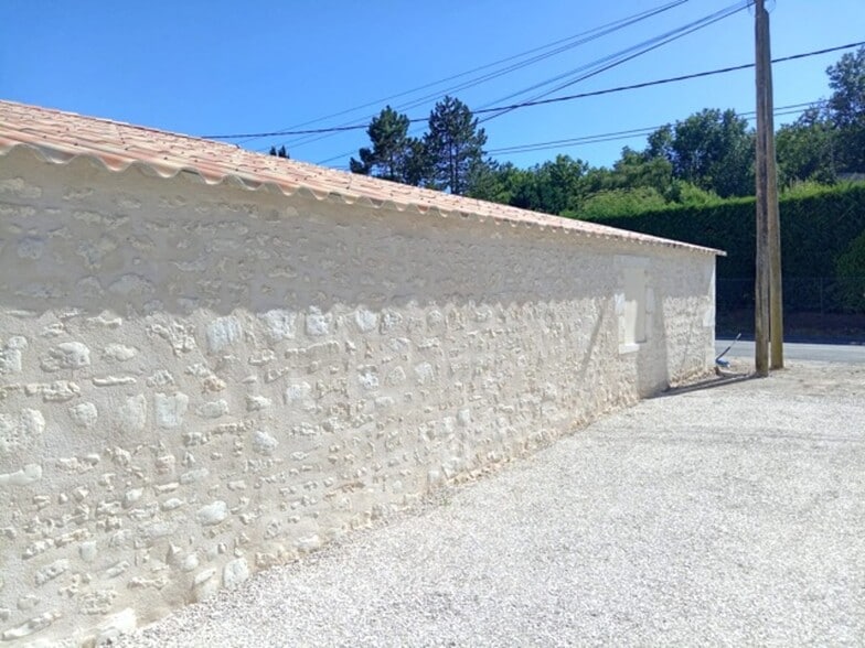 Flex in Saintes for sale - Building Photo - Image 2 of 2