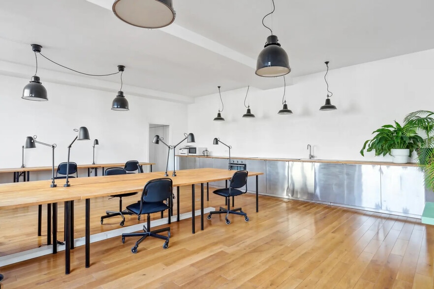 Coworking Space in Paris for lease - Interior Photo - Image 2 of 6