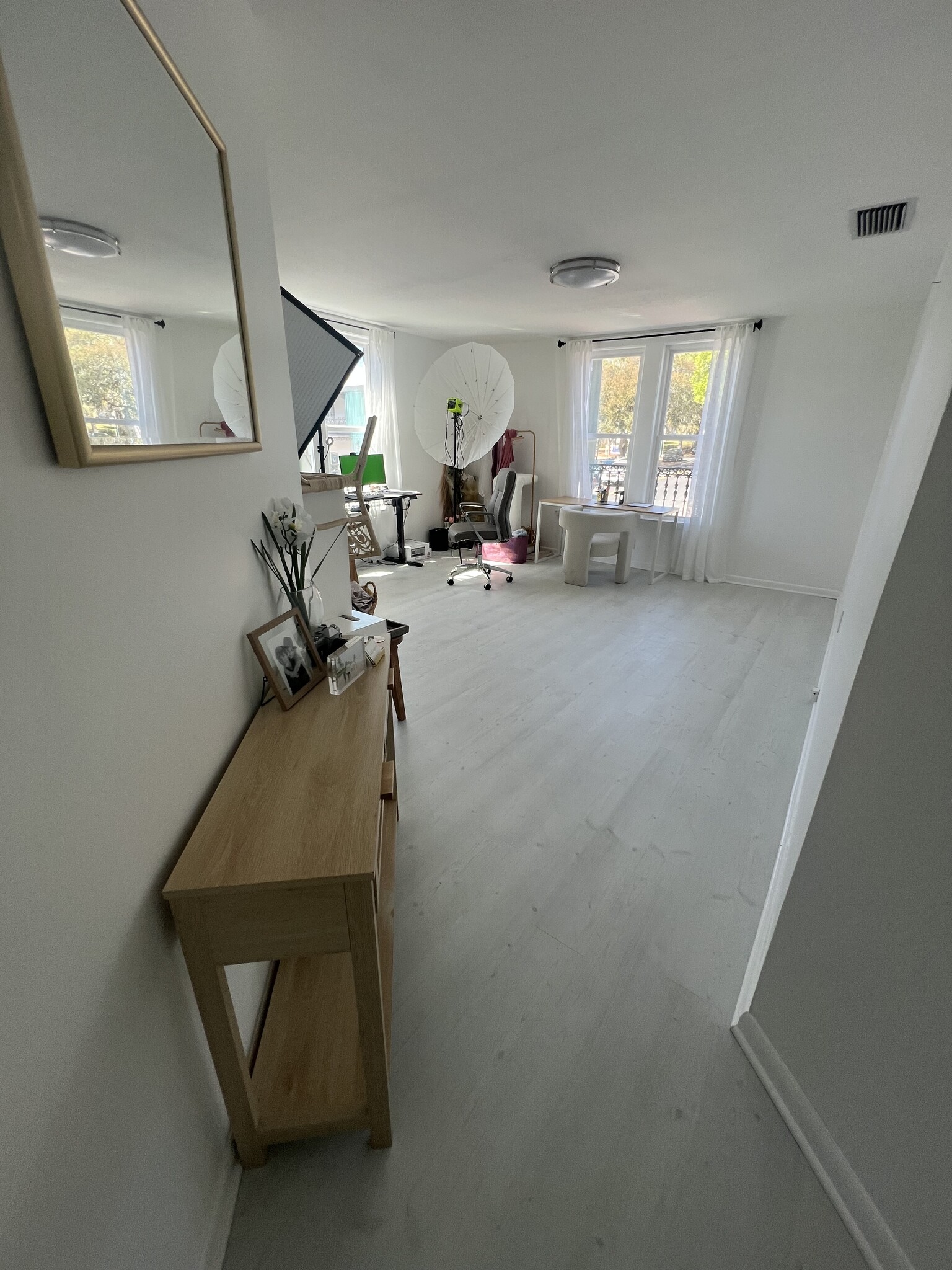 106 E 5th Ave, Mount Dora, FL for lease Interior Photo- Image 1 of 9