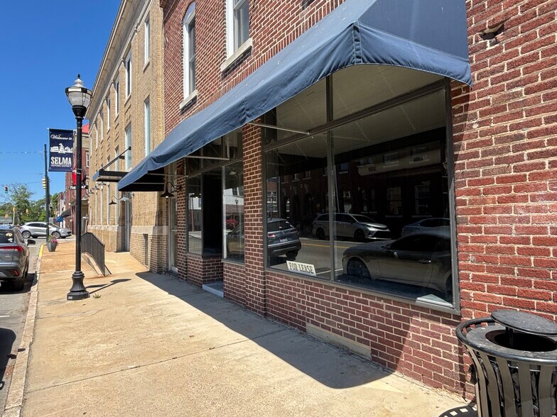 103 E Anderson St, Selma, NC à louer - Photo du bâtiment - Image 2 de 6
