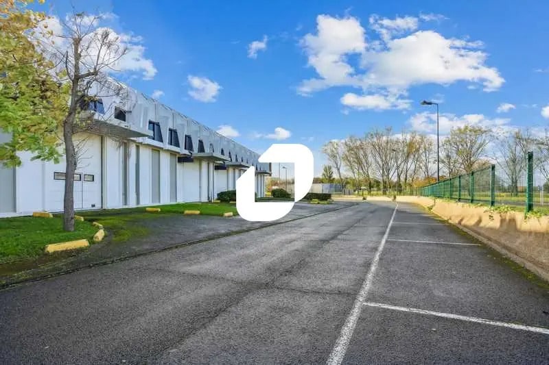 Office in Évry-Courcouronnes for lease - Building Photo - Image 1 of 16
