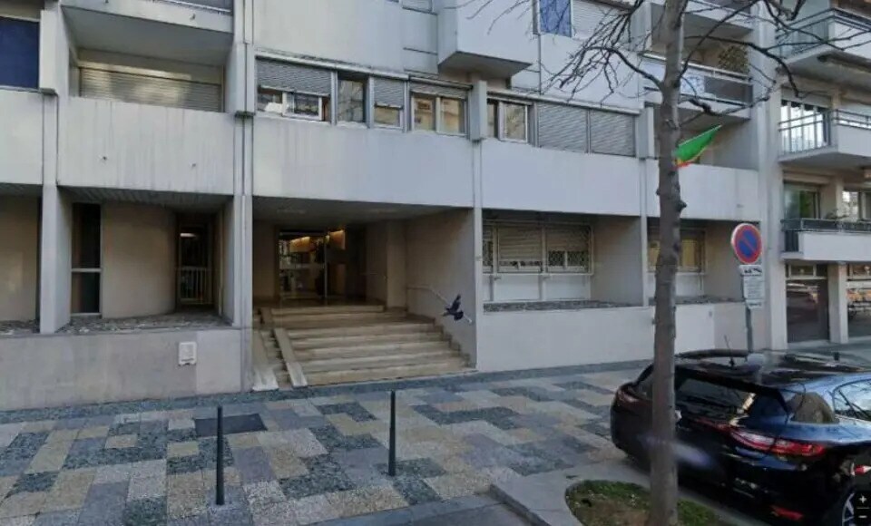 Office in Lyon for lease - Building Photo - Image 1 of 6