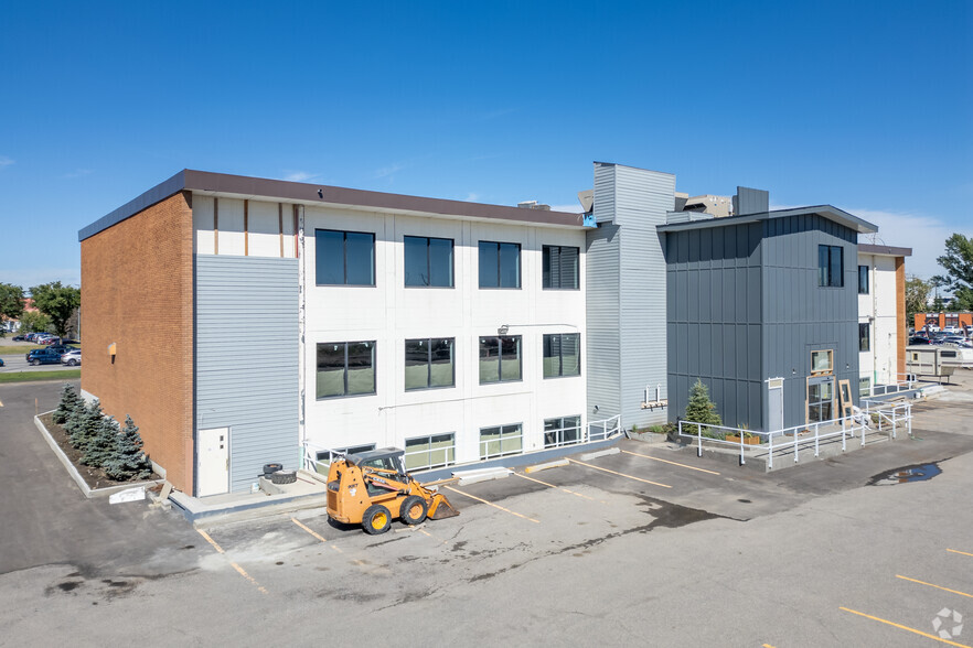 1243 48, Calgary, AB à vendre - Photo du bâtiment - Image 3 de 5