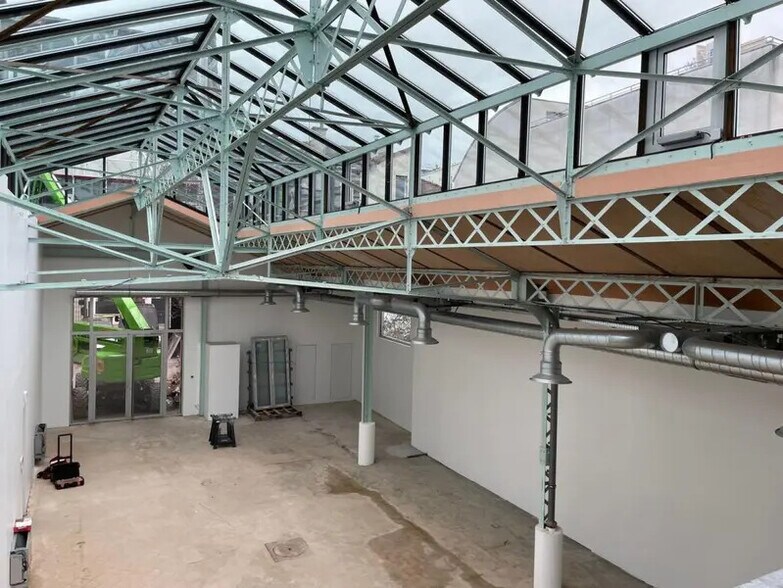 Office in Malakoff for lease - Interior Photo - Image 2 of 7